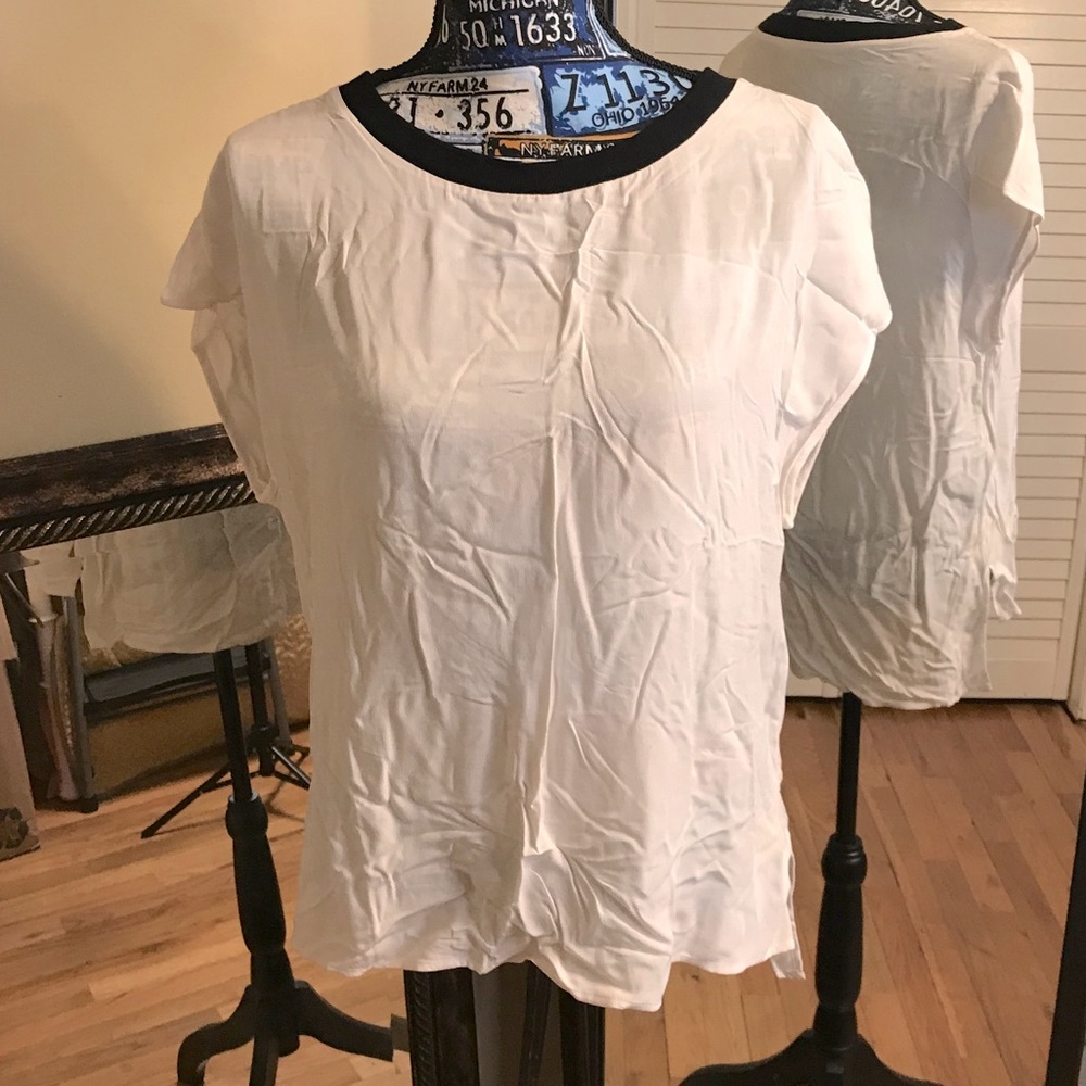 ❌White short sleeve Blouse